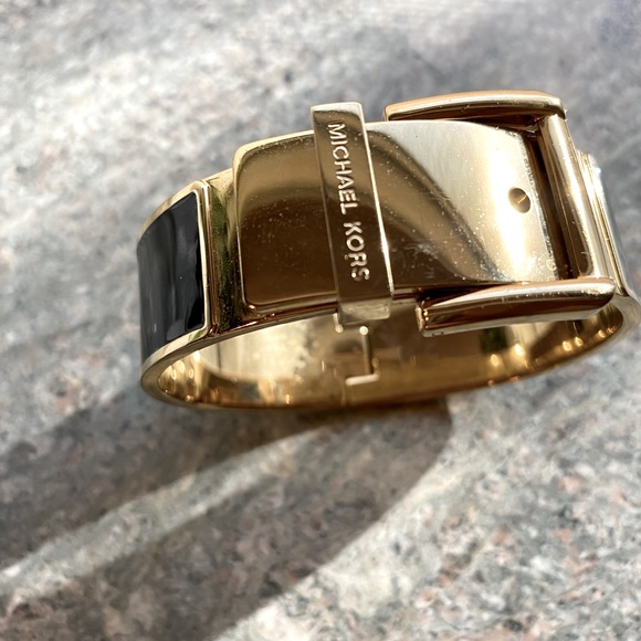 Michael Kors ADJUSTABLE SIZE Wide Buckle Bangle Gold SS, enamel - Picture 3 of 15